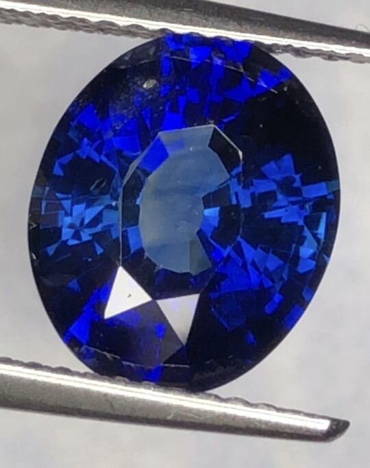 Unlocking Elegance: Your Guide to Selecting the Perfect Sapphire Gemstone